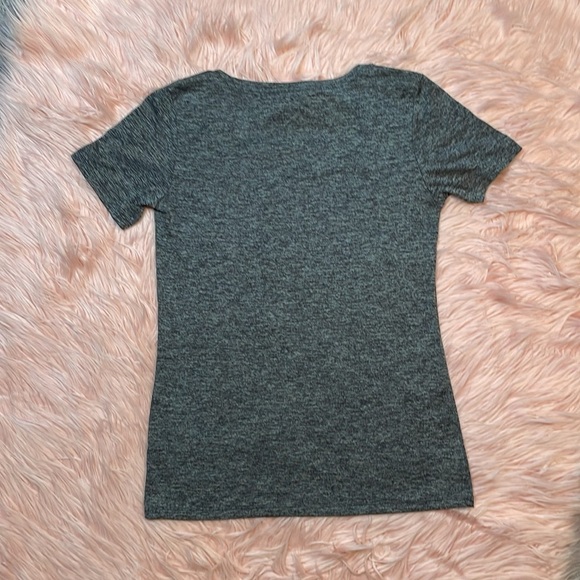 Nike Gray Dir-Fit Scoop‎ Neck Woman’s Shirt Size XS - Picture 5 of 6